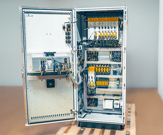 Control cabinet for robot controls with industrial PC from CLOOS Electronic's control cabinet construction, designed for the control of up to 18 axes, equipped with built-in electronic cards for sensor measurements, short delivery times due to pre-assembled cable sets from our own cable manufacturing.
