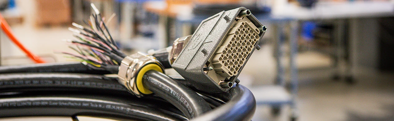 This image displays a motor cable being manufactured in an automated process involving robots, showcasing Cloos Electronic's expertise in cable assembly techniques.