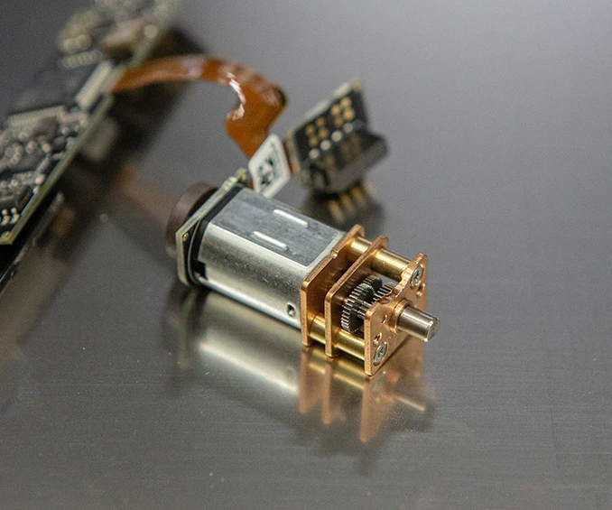 Image of an example of integrating an SMD-equipped Flex-Rigid PCBA with a micro motor, 100% functionally tested, specifically for use in medical technology. This illustrates CLOOS electronic's capability to combine high-precision technologies and provide reliable solutions in micro-precision engineering, suitable for demanding medical applications.